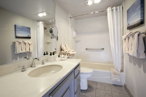 Luxury King-Queen-Sofa - Family Suite (Full View) Photo 9