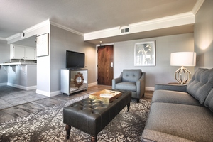 Luxury King-Queen-Sofa - Family Suite (Full View) Photo 7